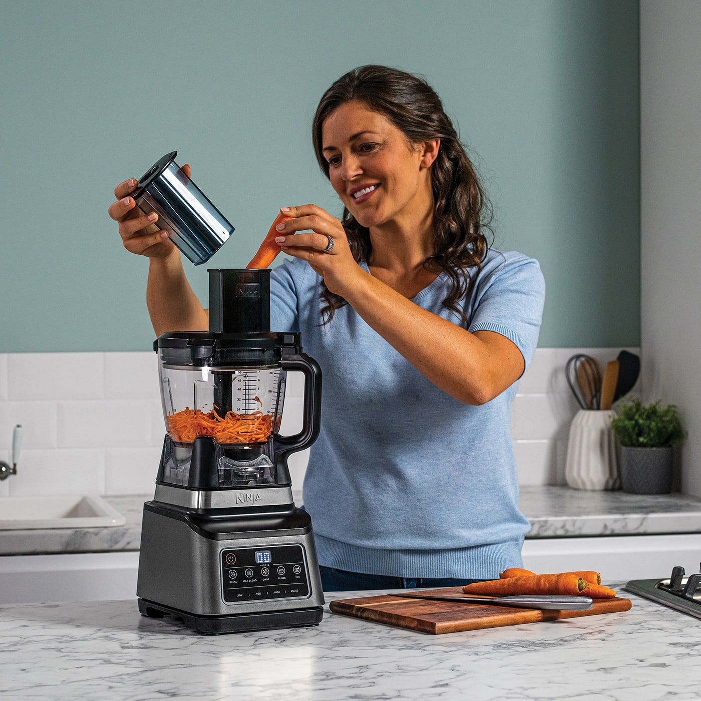 Ninja_3in1_Food_Processor_BN800UK_Preparing_Bowl_Carrots_tcu7zm